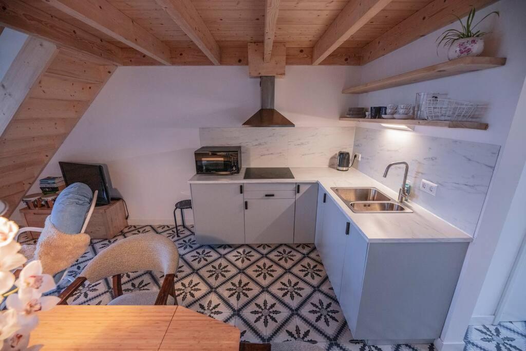 'T Pekelhuis - Vakantiehuisje Op Boerderij Huize Blokland Hem Экстерьер фото